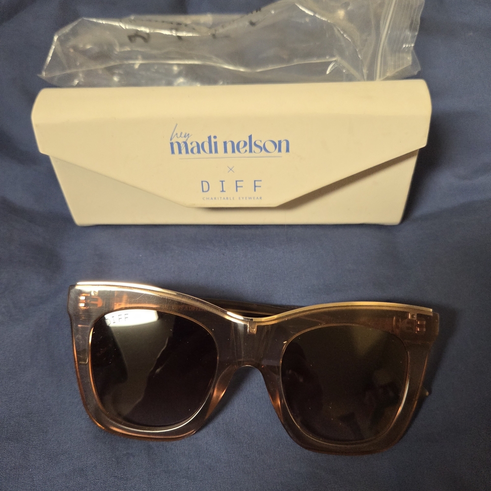 Diff Eyewear Madi Nelson Translucent Brown Frame … - image 1